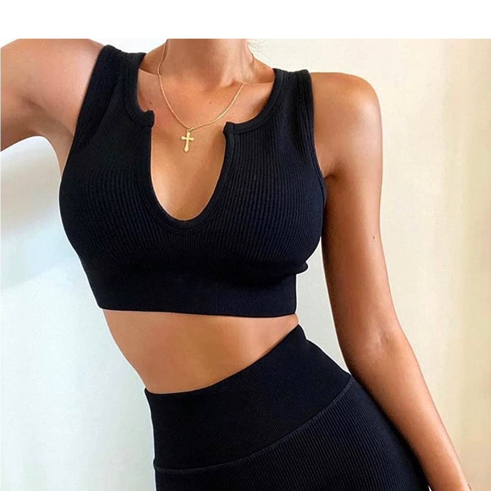 Cropped padded sports bra - Picture 2 of 3
